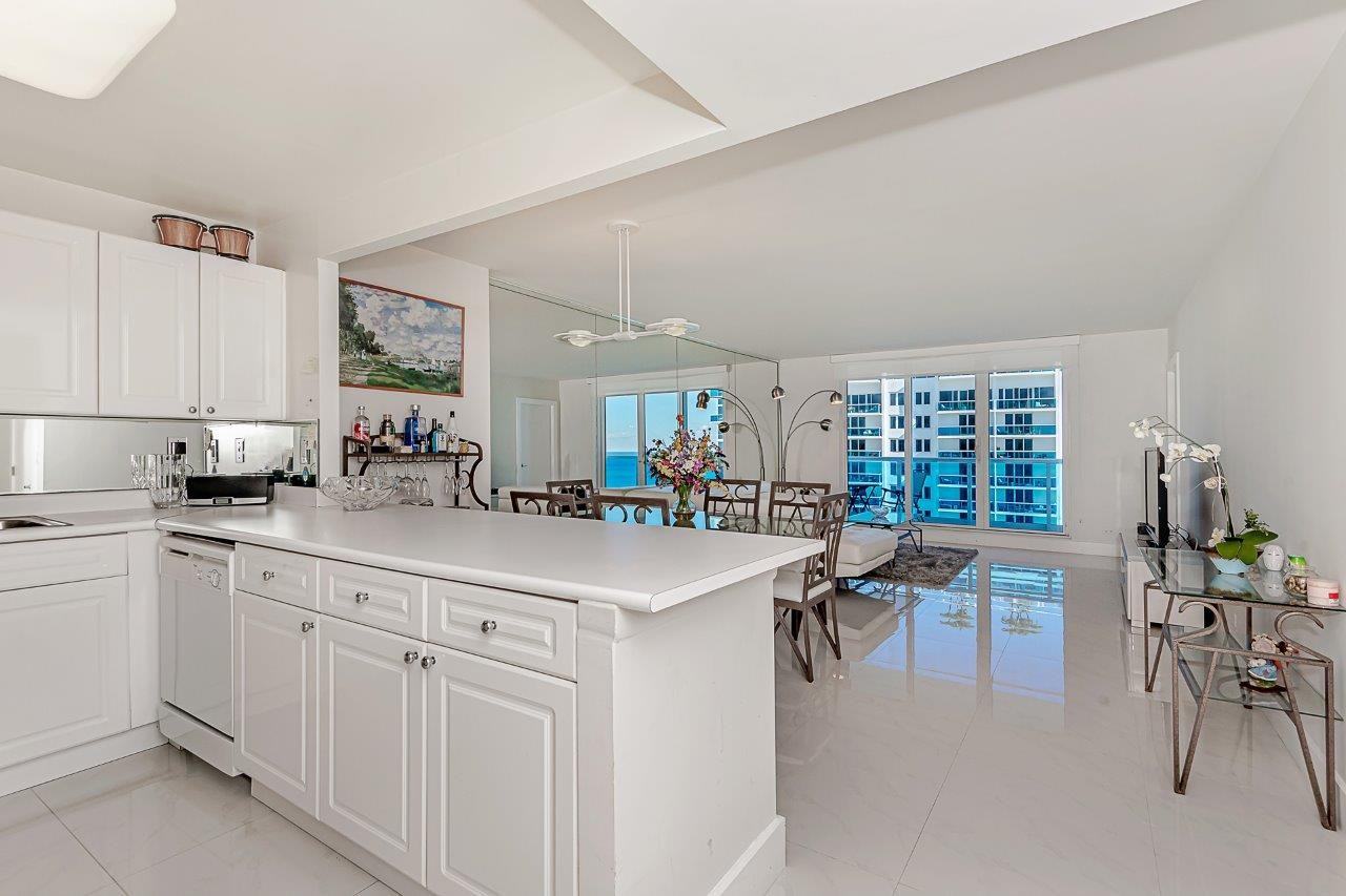 2301 Collins Ave #1416 - Photo 4 of 29