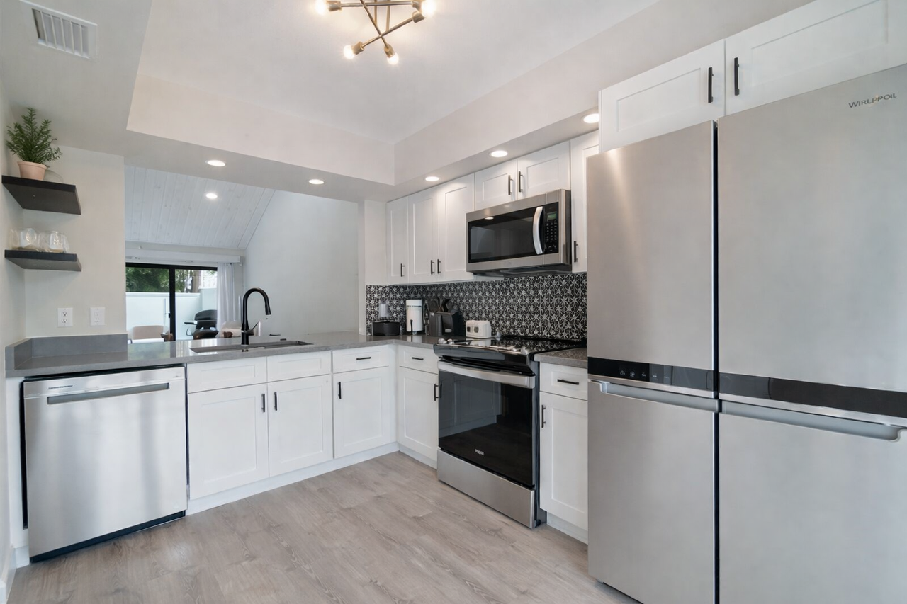 12807 Spinnaker Ln - Photo 3 of 9