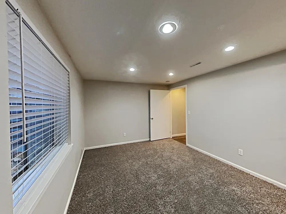 2011 Smith St #NA - Photo 4 of 5