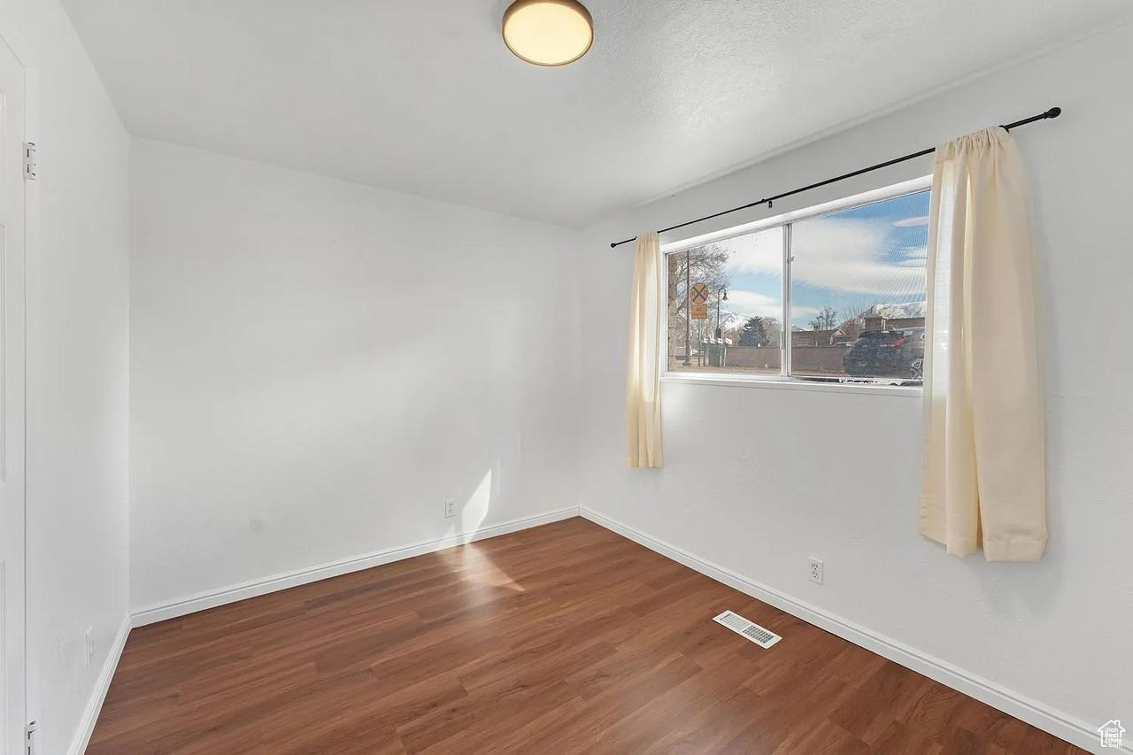 485 W Main St #B - Photo 6 of 9