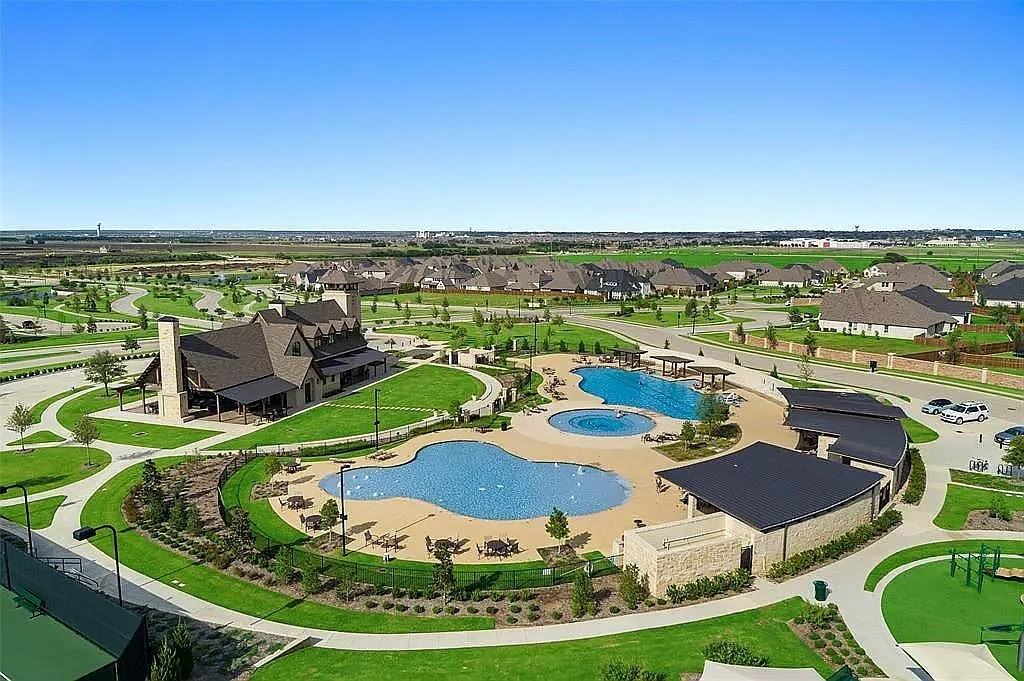 1940 Thorncliffe Ln #NA - Photo 2 of 13