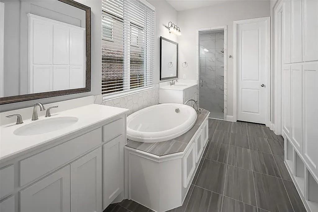 1940 Thorncliffe Ln #NA - Photo 4 of 13