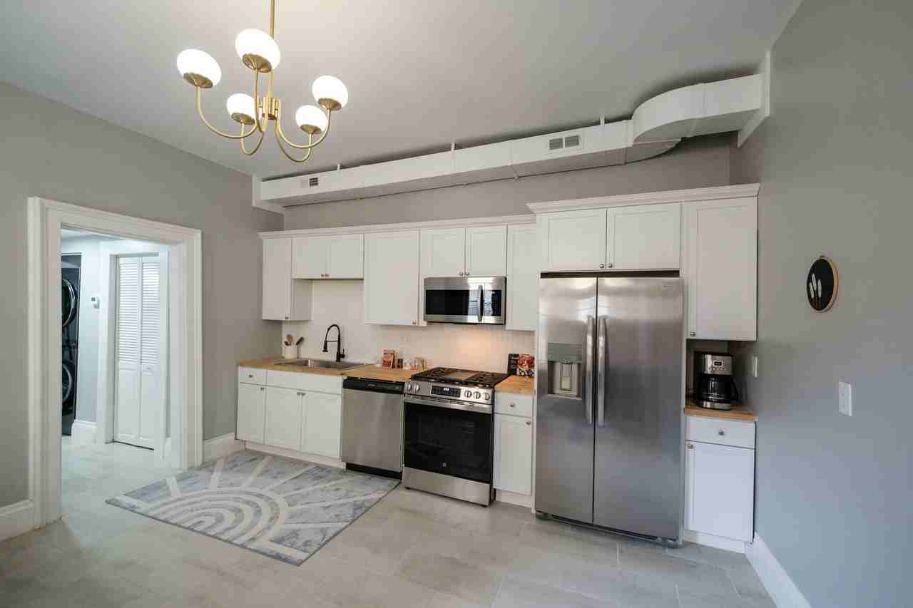 405 E 10th St #NA - Photo 5 of 12