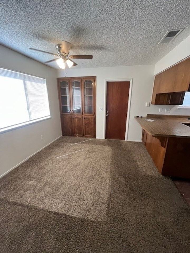 1036 S Noyes St - Photo 5 of 11