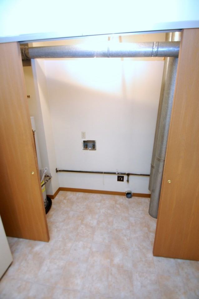 427 S Silverwood Ln #3 - Photo 7 of 8