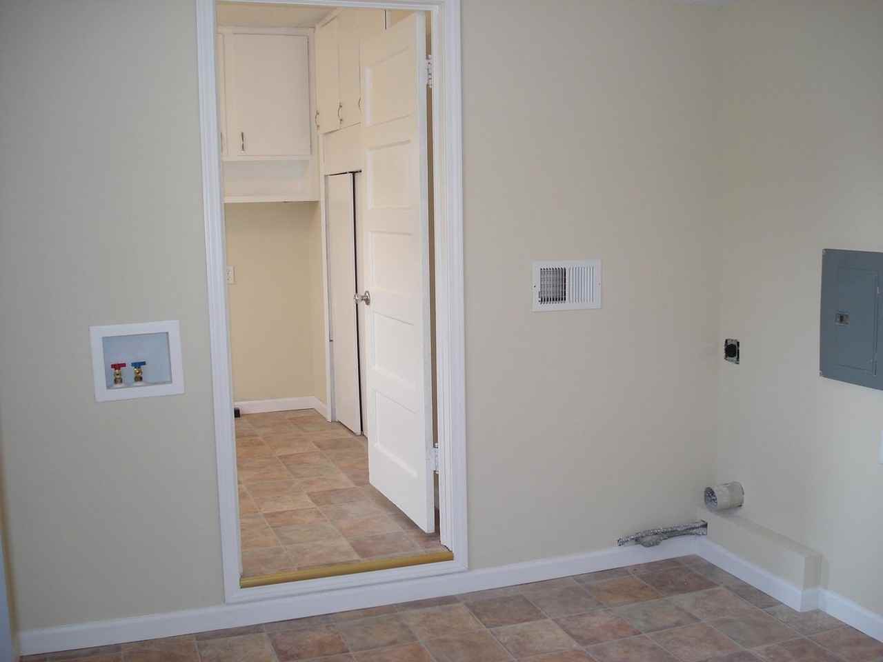 1807 2nd Ave Se - Photo 5 of 30