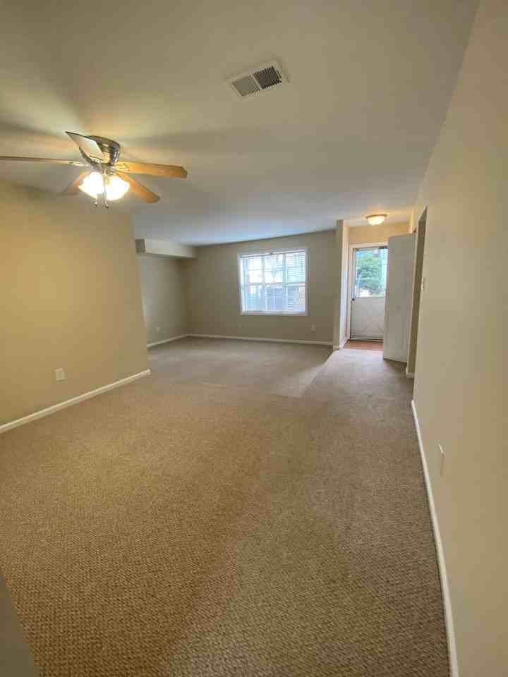 1468 Orleans Ct - Photo 3 of 13