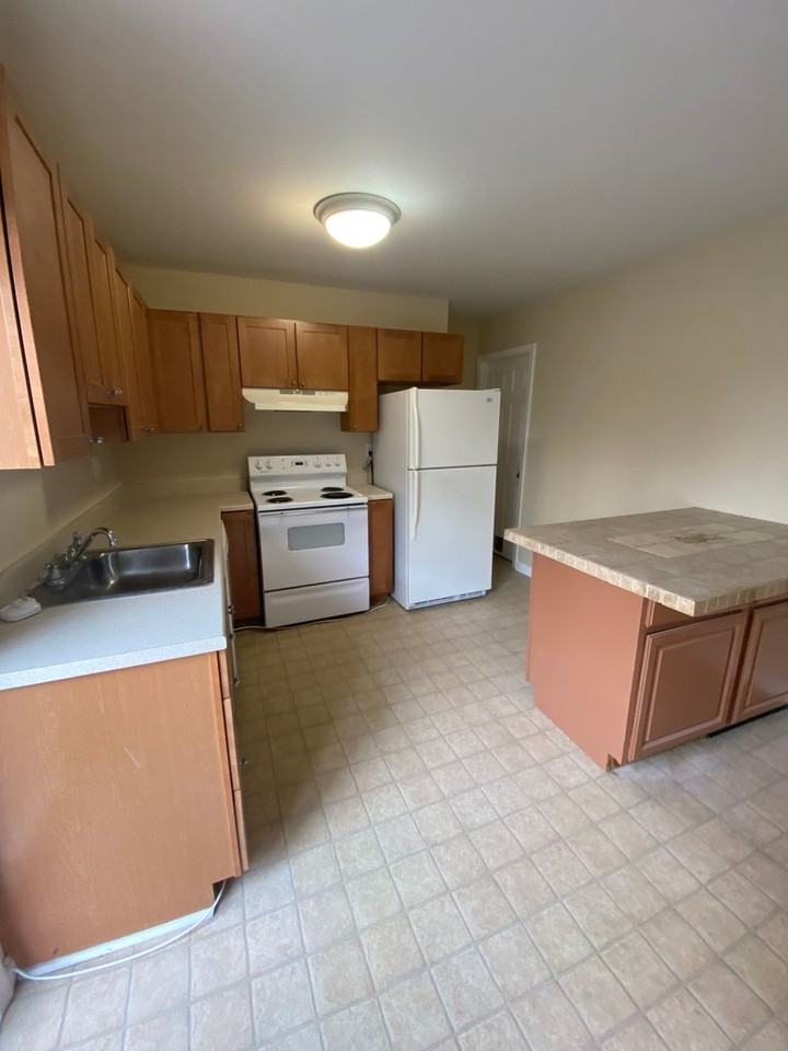 1468 Orleans Ct - Photo 7 of 13