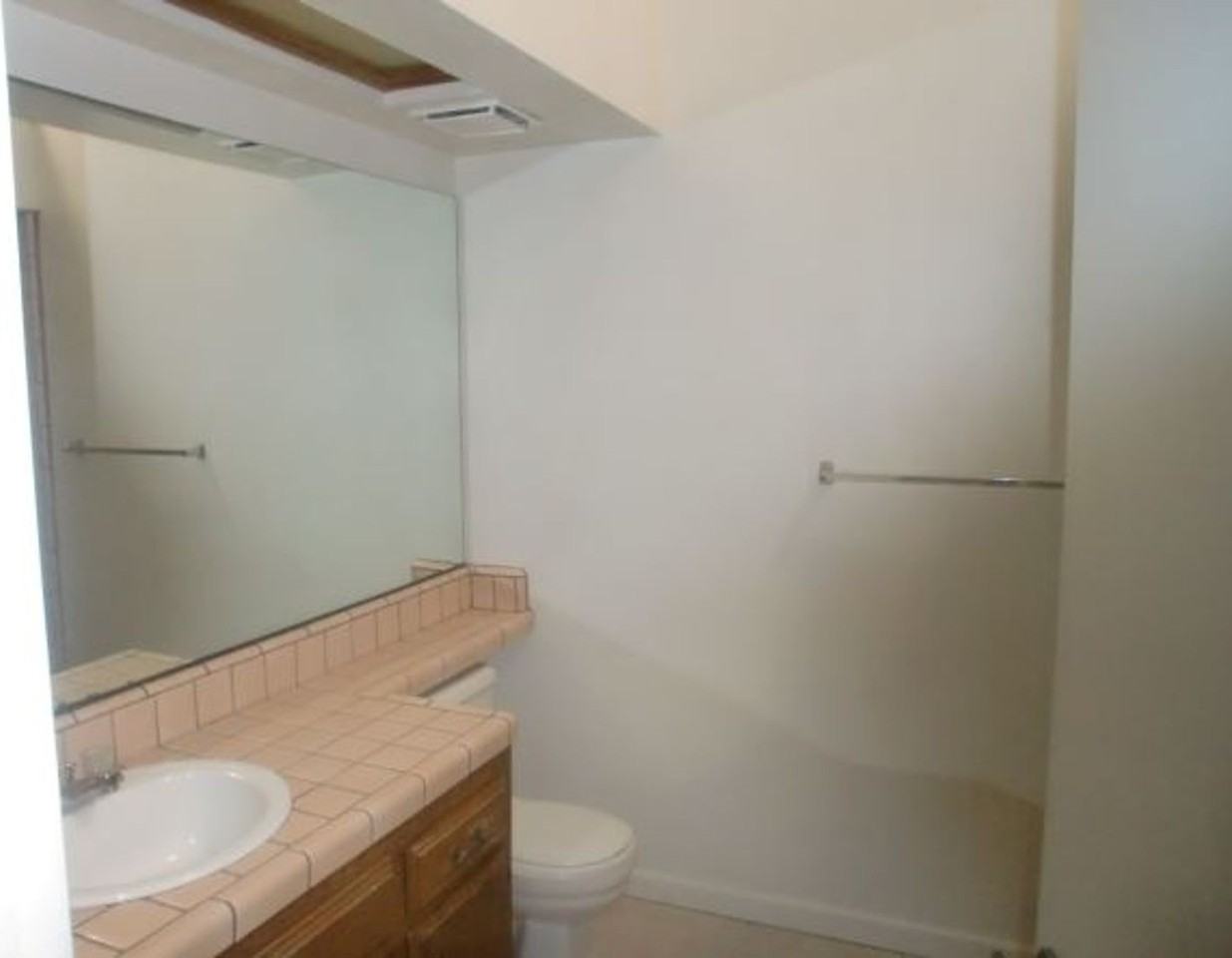 8604 Hassam Dr - Photo 7 of 11