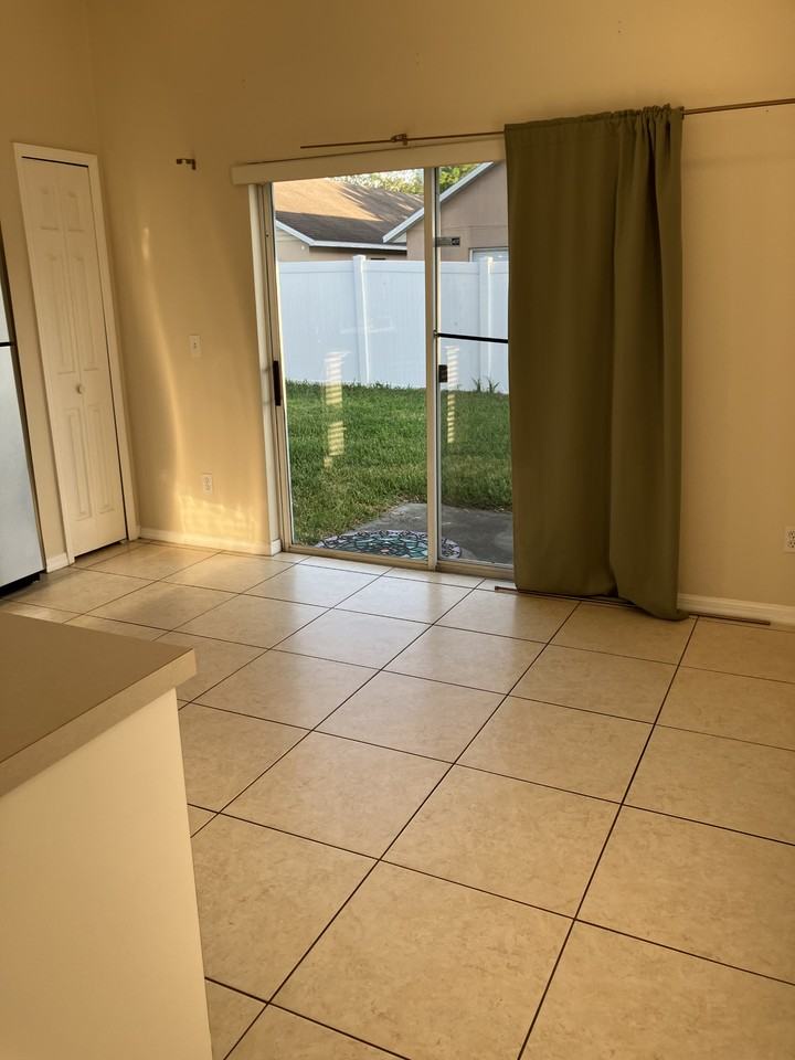 461 Daniels Pointe Dr #NA - Photo 6 of 17