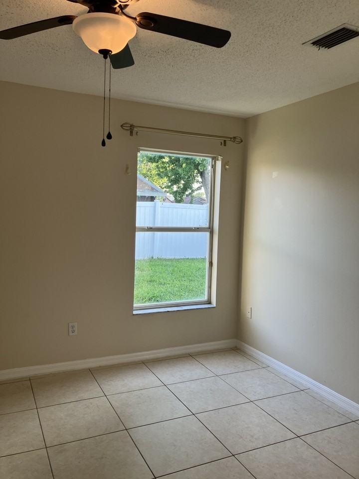 461 Daniels Pointe Dr #NA - Photo 7 of 17