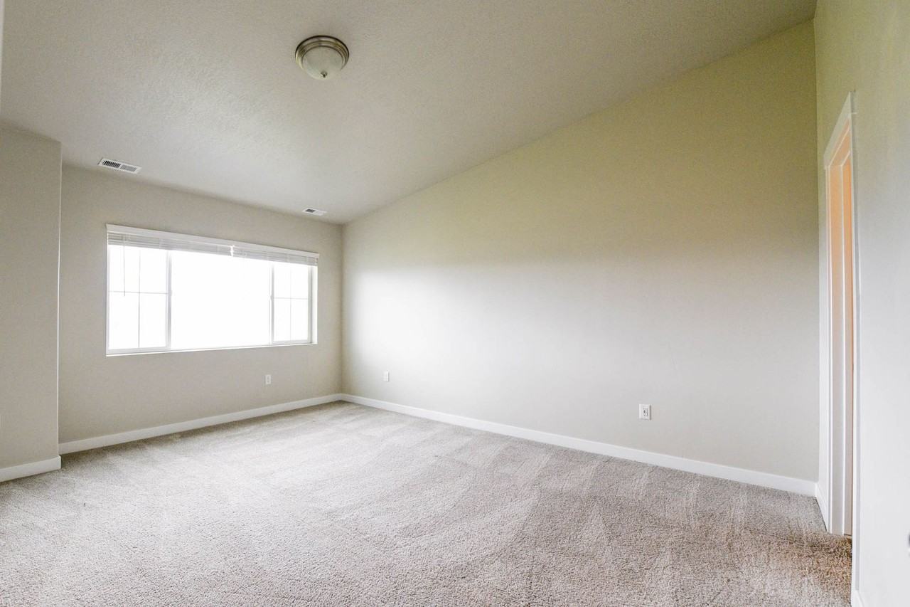 1106 W Emerald Pools Ln - Photo 6 of 24