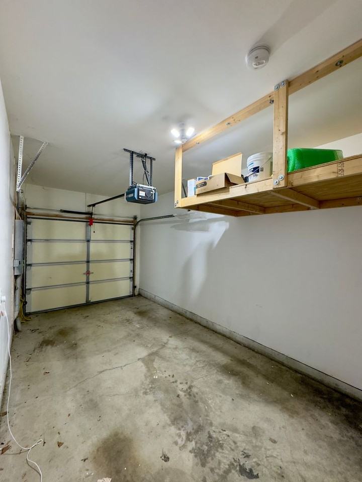 884 Ryan St - Photo 6 of 32