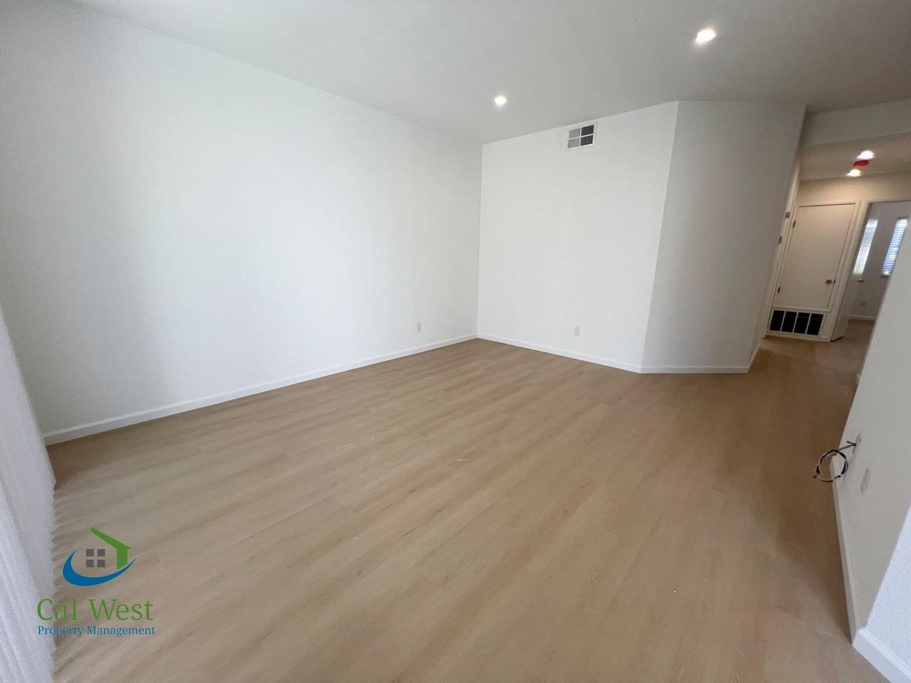 450 Shadowgraph Dr - Photo 3 of 23