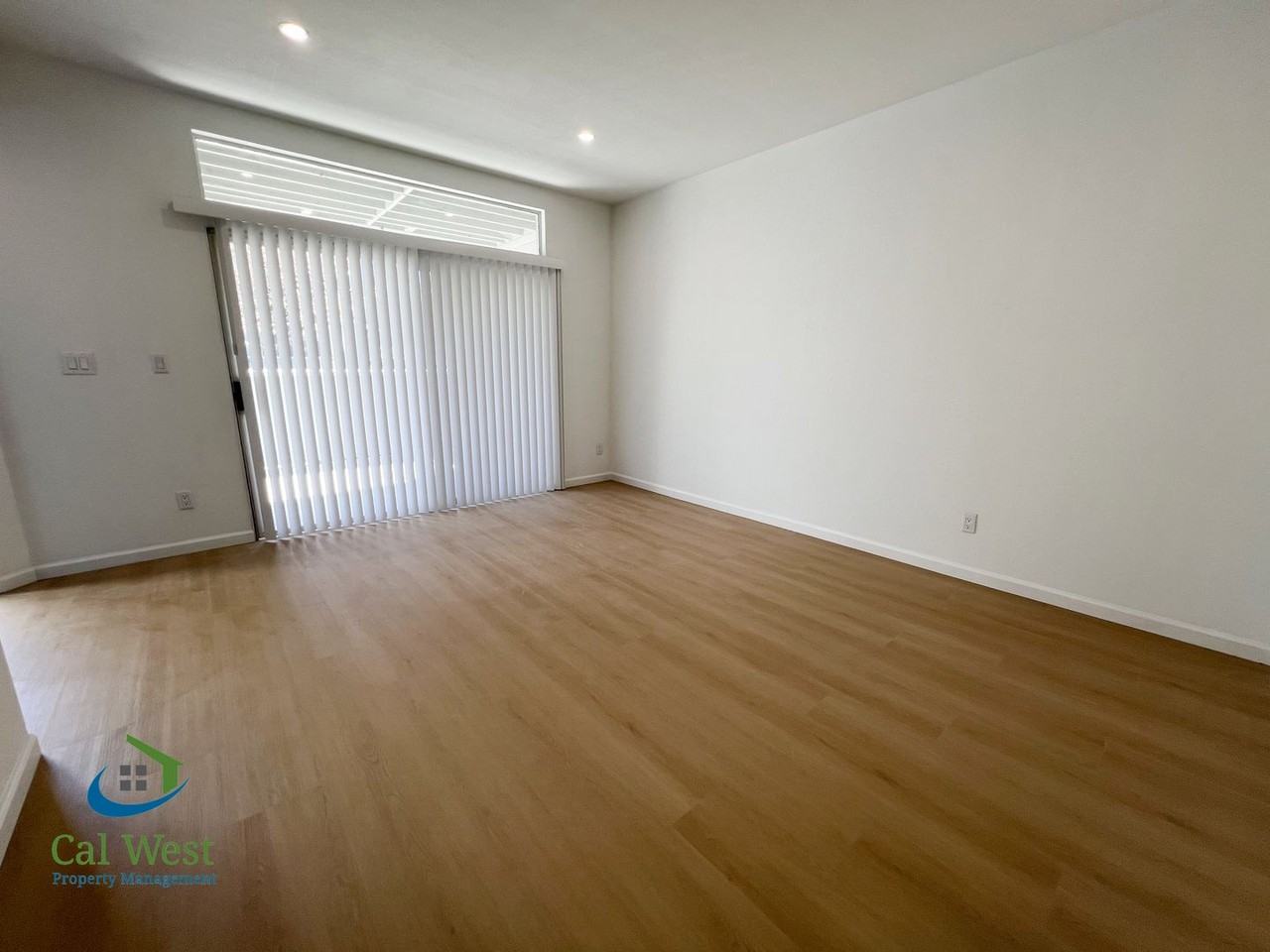 450 Shadowgraph Dr - Photo 4 of 23