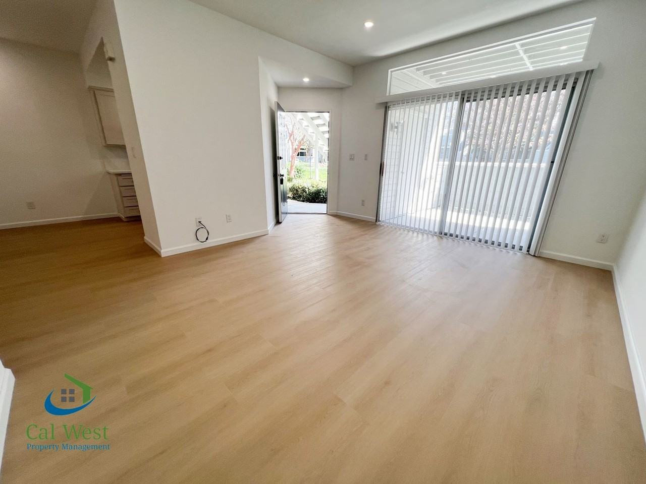 450 Shadowgraph Dr - Photo 5 of 23