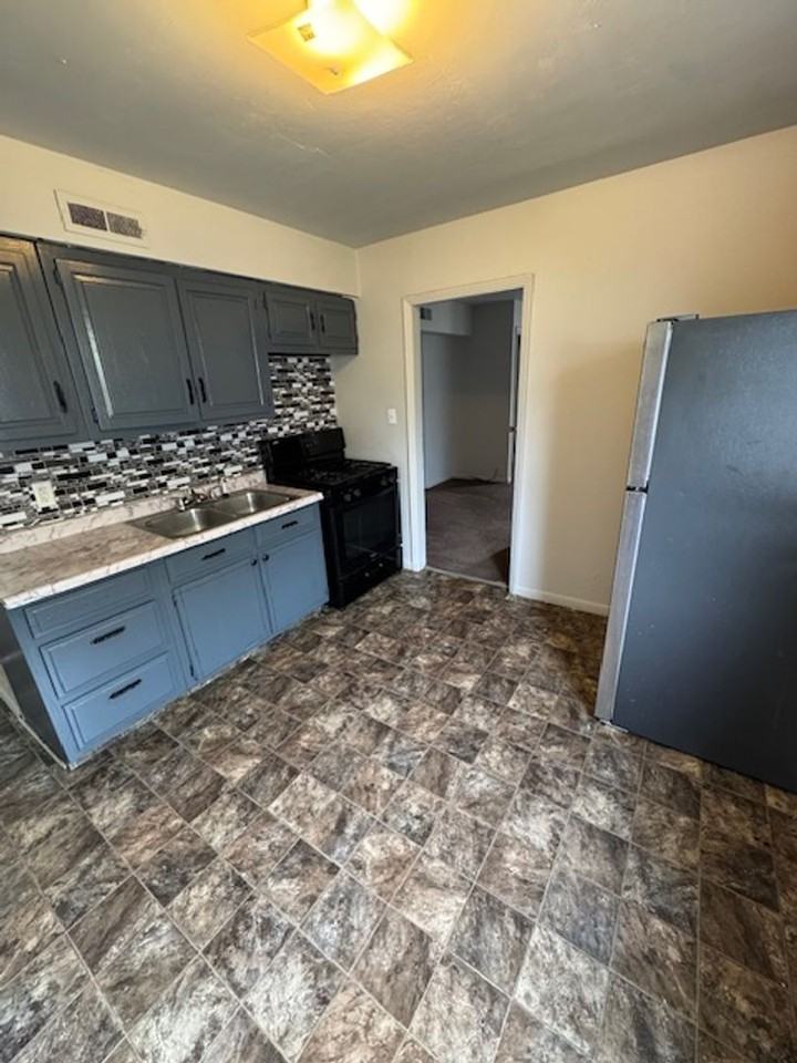 3116 Mcdonald St - Photo 3 of 7