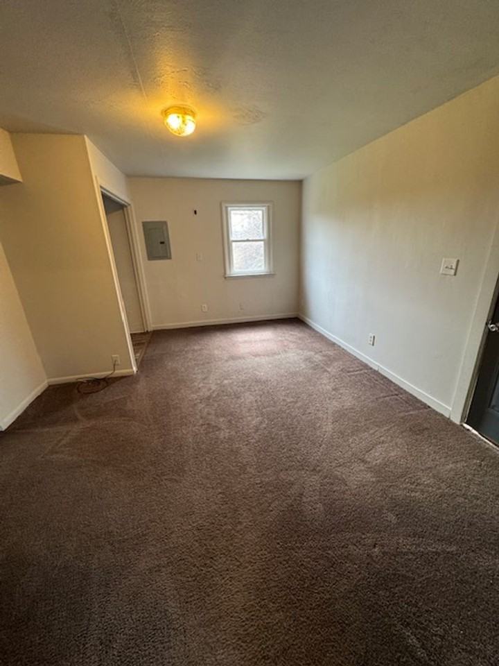 3116 Mcdonald St - Photo 4 of 7