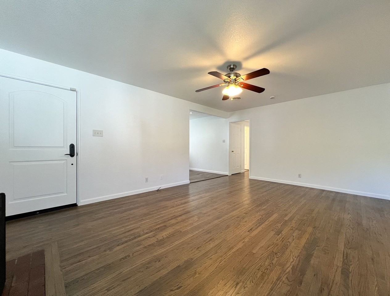 2321 Bueno St - Photo 5 of 29