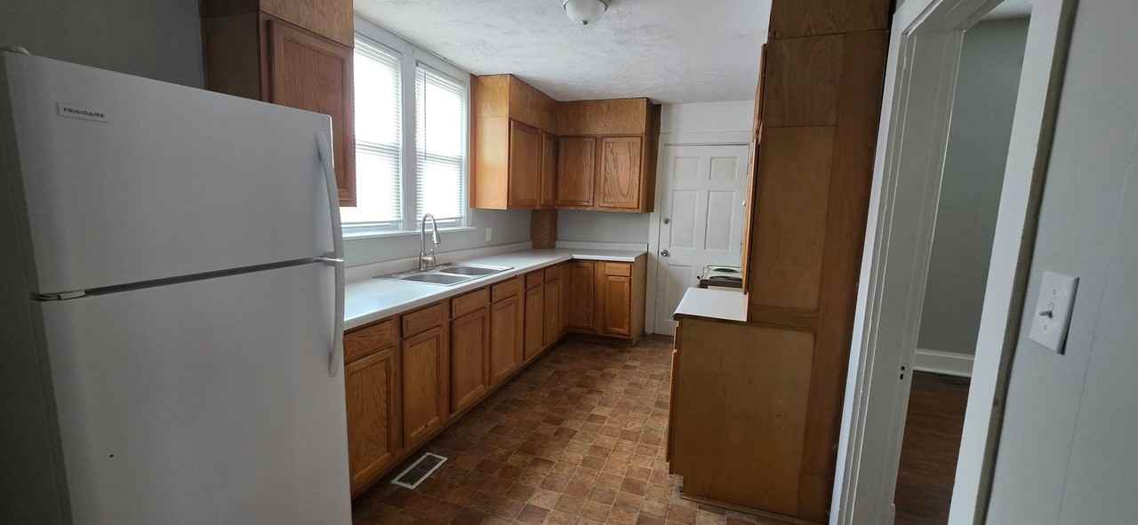 223 E 11th St - Photo 2 of 8