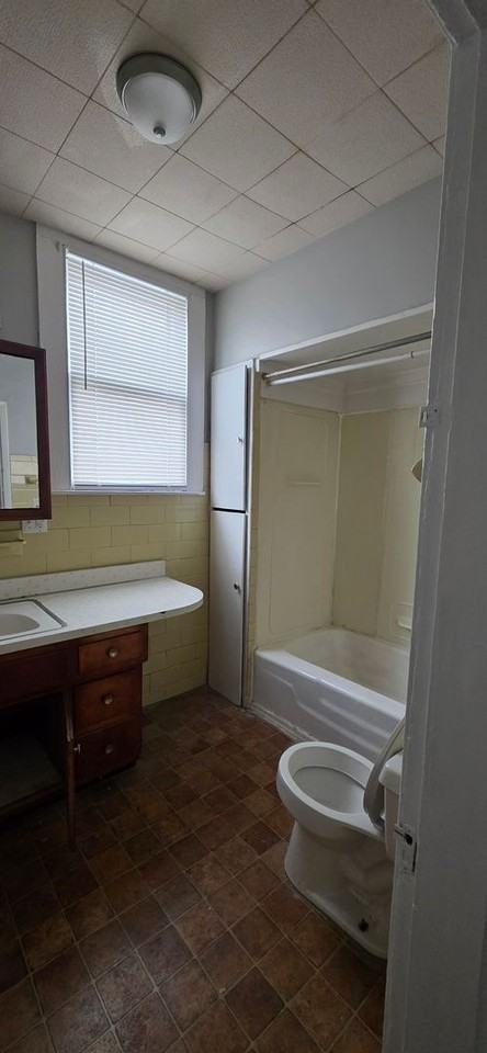 223 E 11th St - Photo 5 of 8