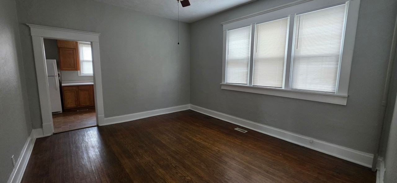 223 E 11th St - Photo 7 of 8