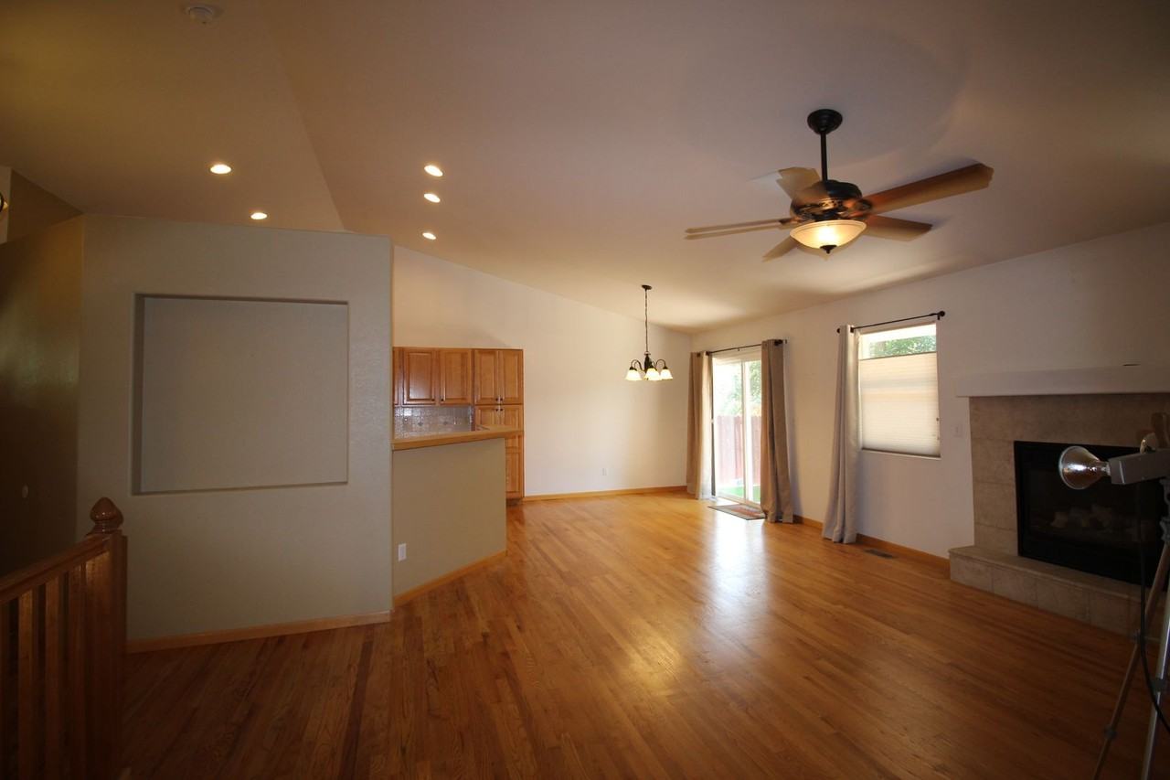 2633 Sunstone Dr - Photo 3 of 16