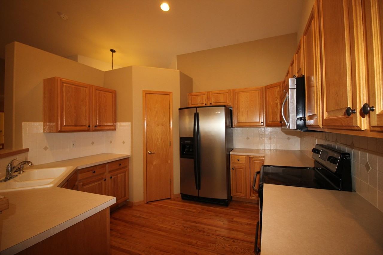 2633 Sunstone Dr - Photo 4 of 16