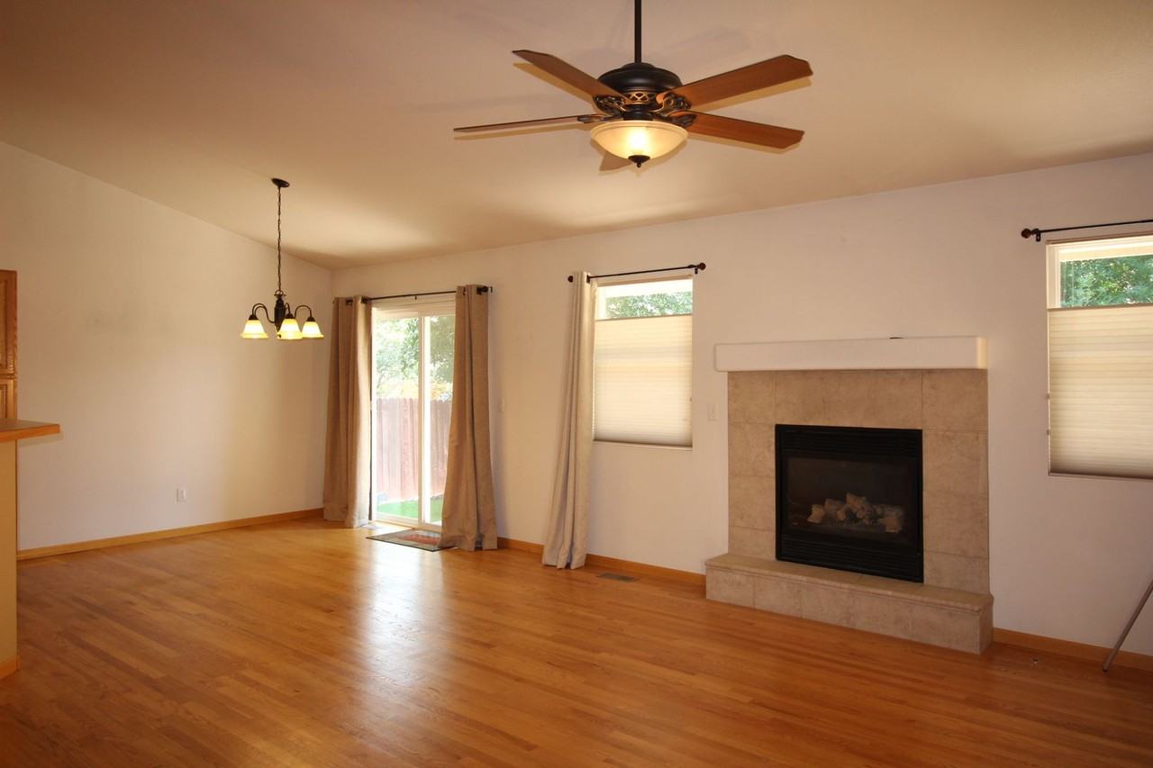 2633 Sunstone Dr - Photo 5 of 16