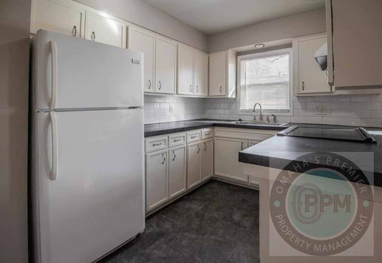 8639 Lakeview Dr - Photo 4 of 30