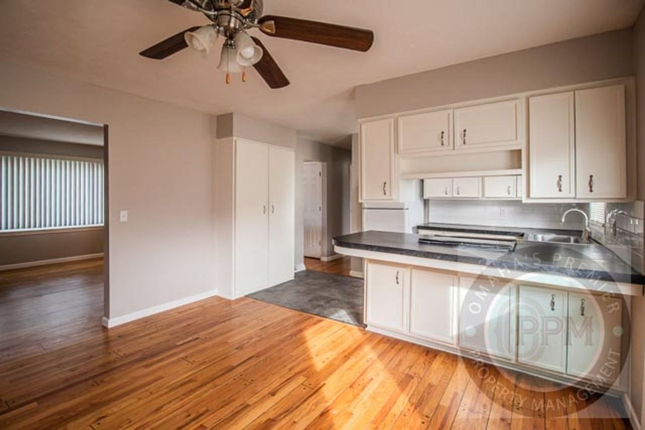 8639 Lakeview Dr - Photo 6 of 30