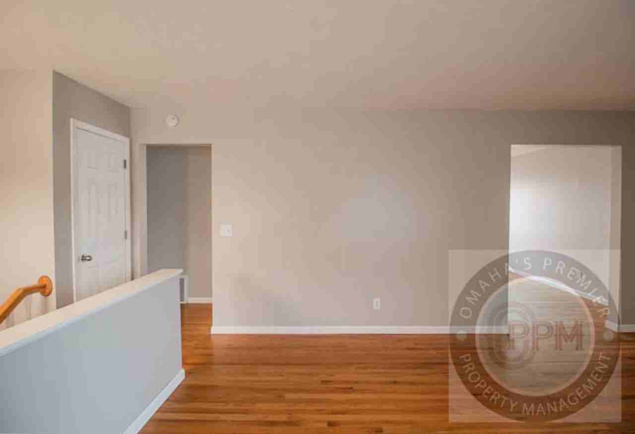 8639 Lakeview Dr - Photo 7 of 30