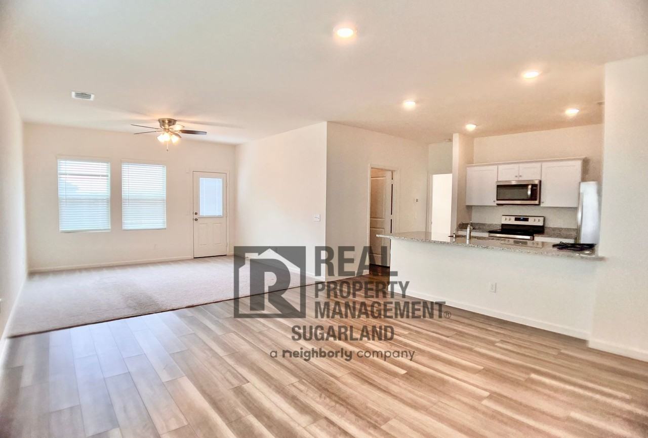 6330 Highland Bend Dr - Photo 2 of 15