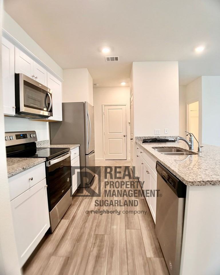 6330 Highland Bend Dr - Photo 3 of 15