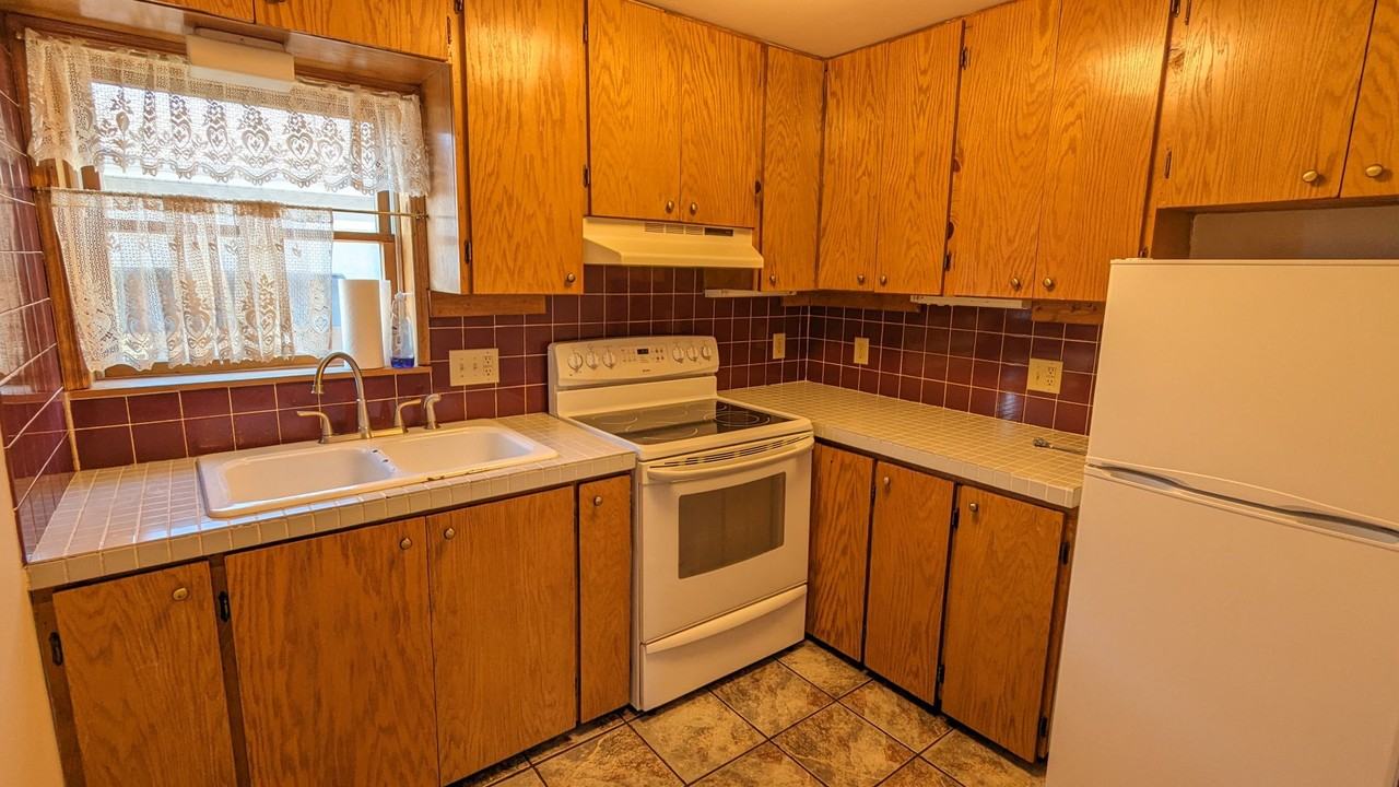 803 8th Ave - Photo 4 of 13