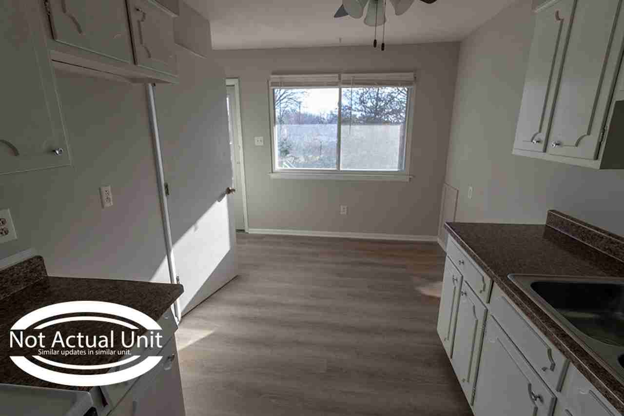 2924 Leeway Dr #B - Photo 6 of 22