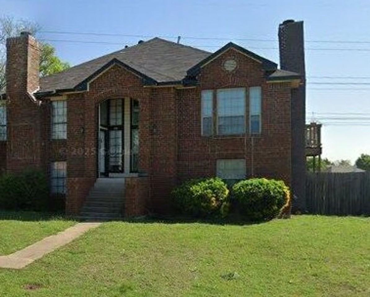 439 Chestnut Ln - Photo 2 of 3