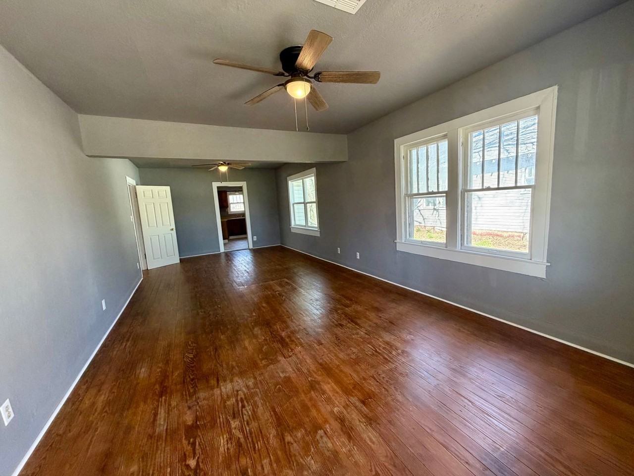 520 W Wallace St - Photo 2 of 10