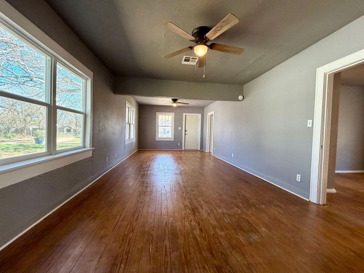 520 W Wallace St - Photo 4 of 10