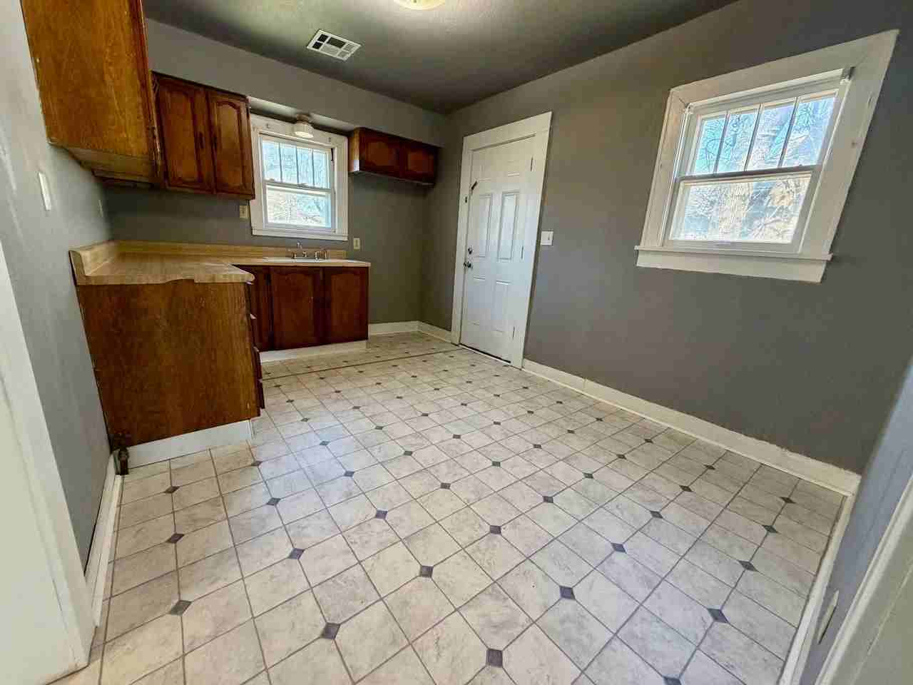 520 W Wallace St - Photo 5 of 10