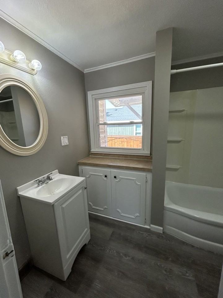 702 W 1st St - Photo 6 of 19