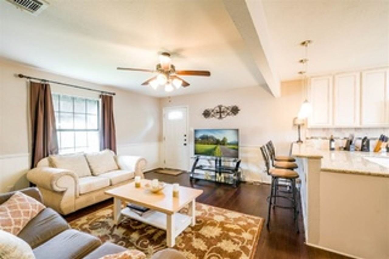 1122 Bagby Ave - Photo 4 of 9