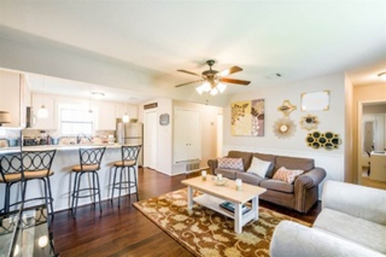 1122 Bagby Ave - Photo 5 of 9