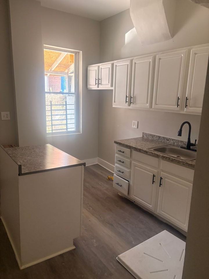 1722 N Monroe St - Photo 4 of 10