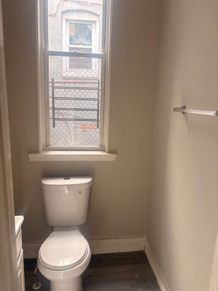 1722 N Monroe St - Photo 5 of 10