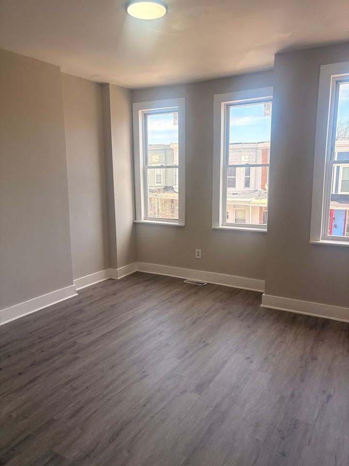 1722 N Monroe St - Photo 6 of 10