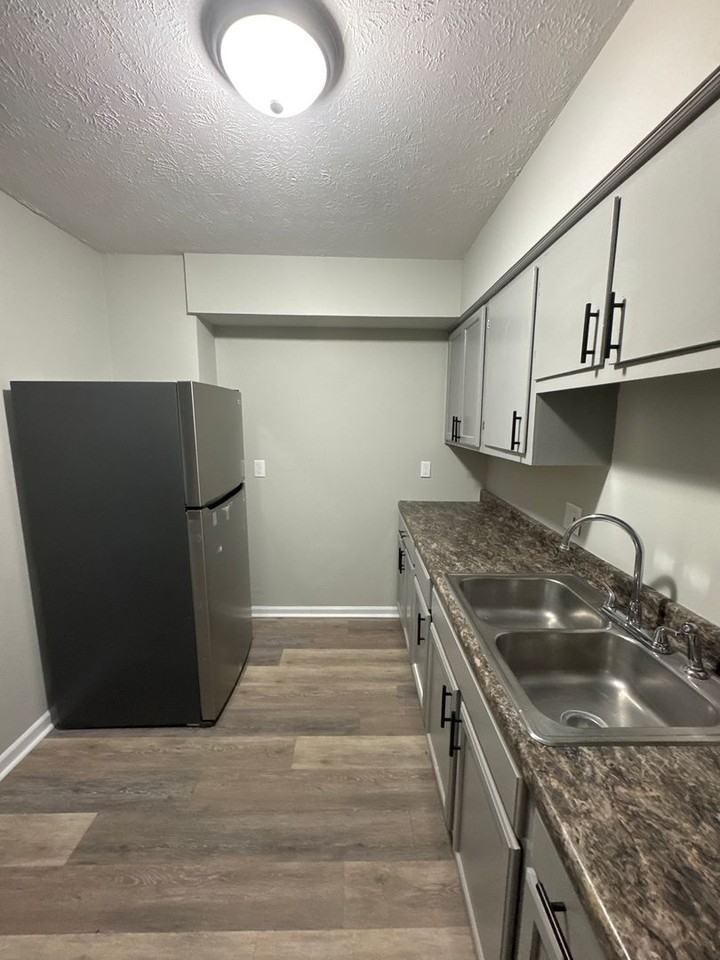 201 Lakeshore Dr #5 - Photo 3 of 21