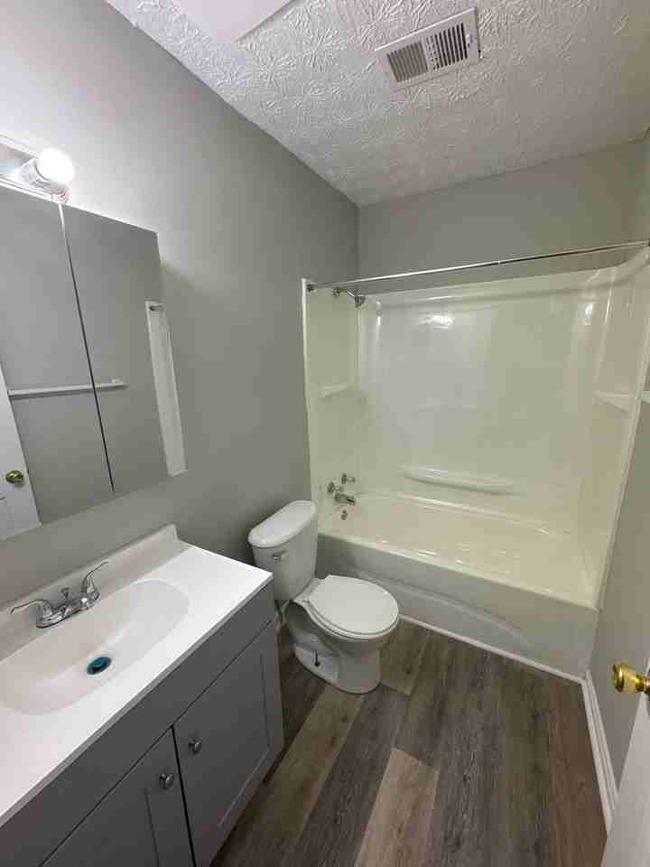 201 Lakeshore Dr #5 - Photo 7 of 21