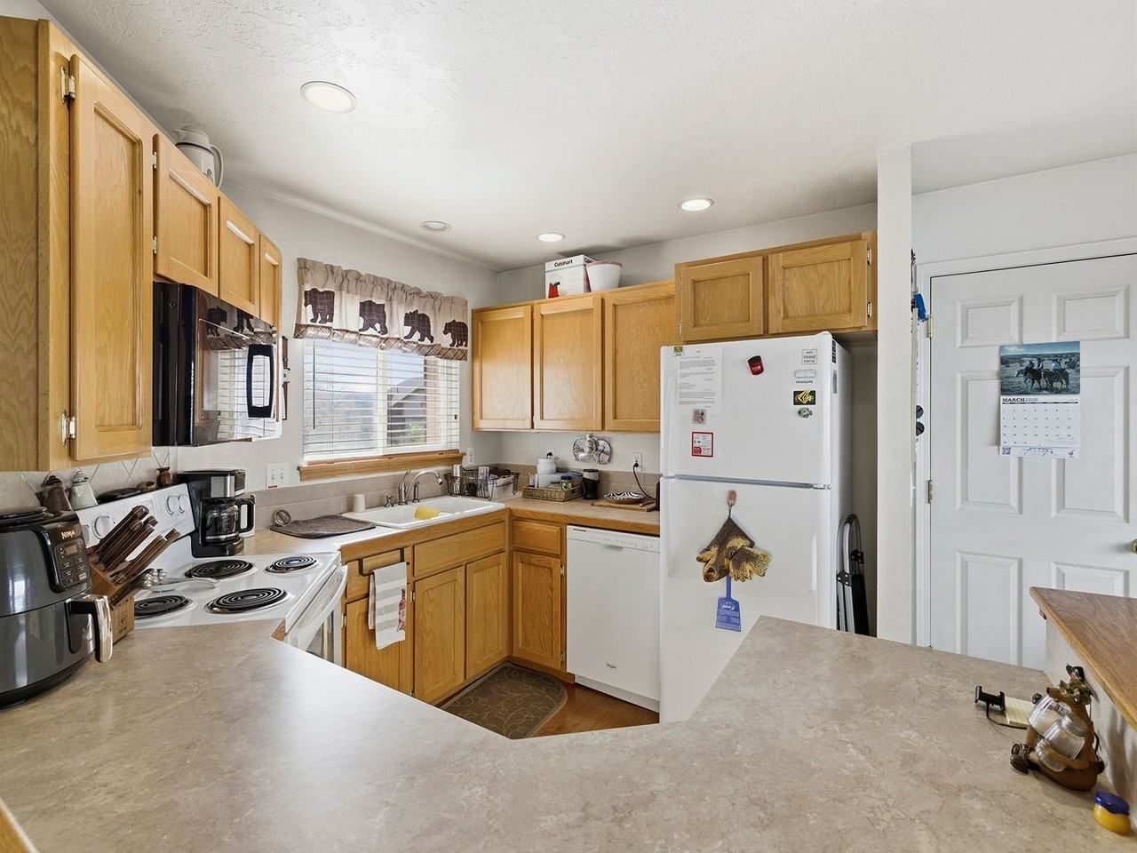 501 Radiant Dr - Photo 7 of 19