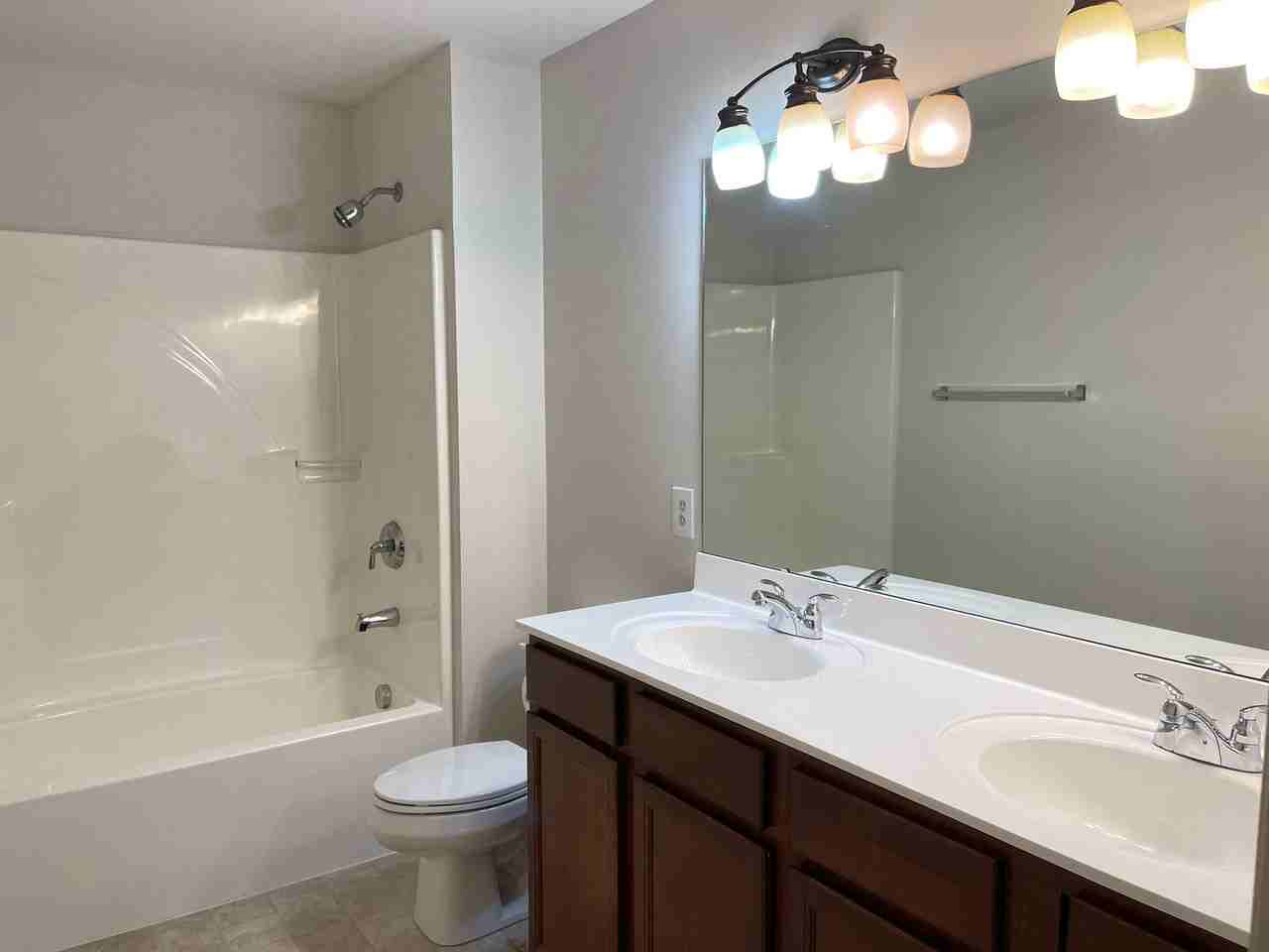 1437 Bridgeport Ter - Photo 4 of 20